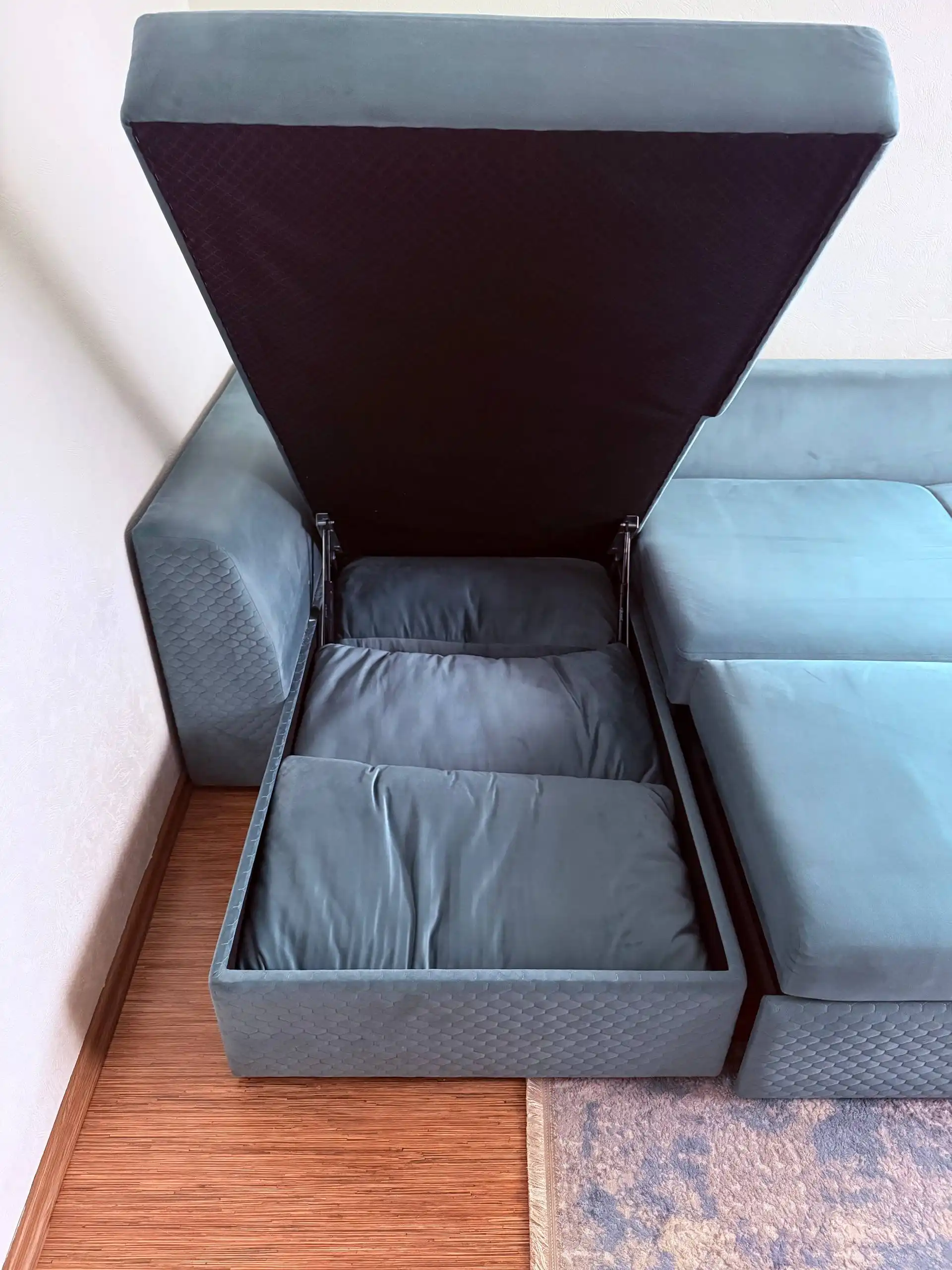 Угловой диван с пуфом-столом в бирюзовом цвете - Мебель (Барахолка) в Балашиха