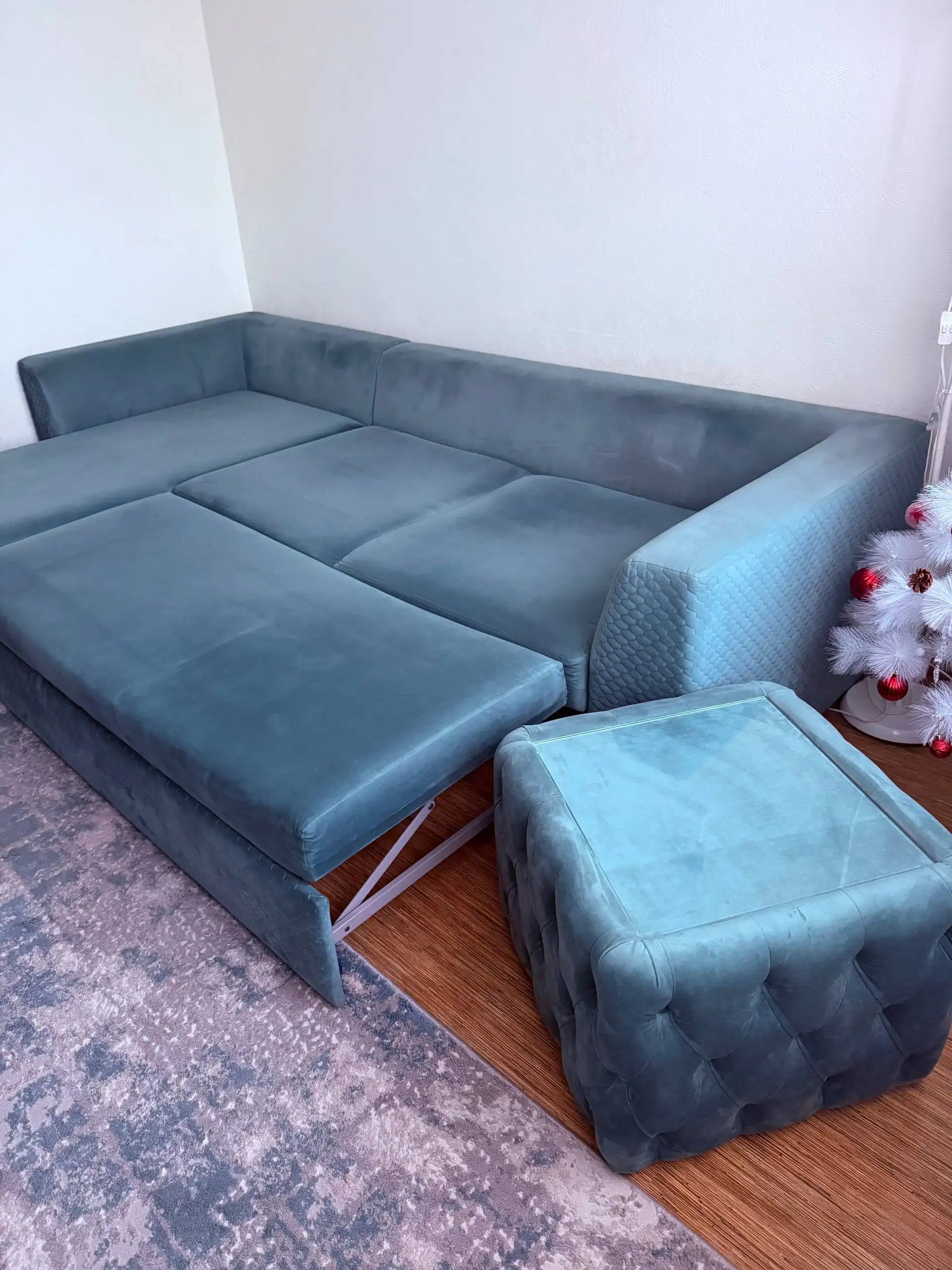 Угловой диван с пуфом-столом в бирюзовом цвете - Мебель (Барахолка) в Балашиха