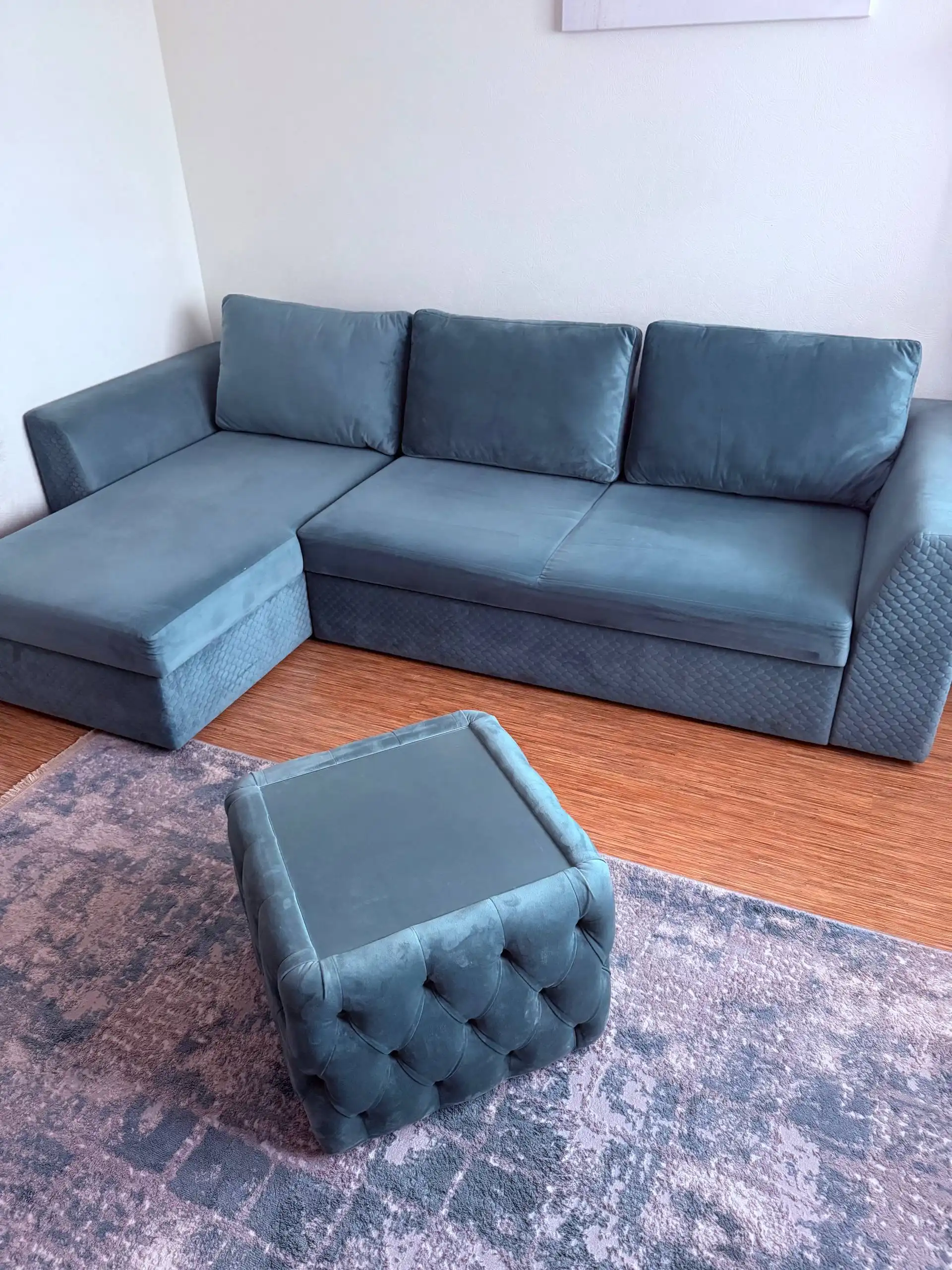 Большой угловой диван с пуфом-столом в бирюзовом цвете - Мебель (Для дома и дачи) в Балашиха