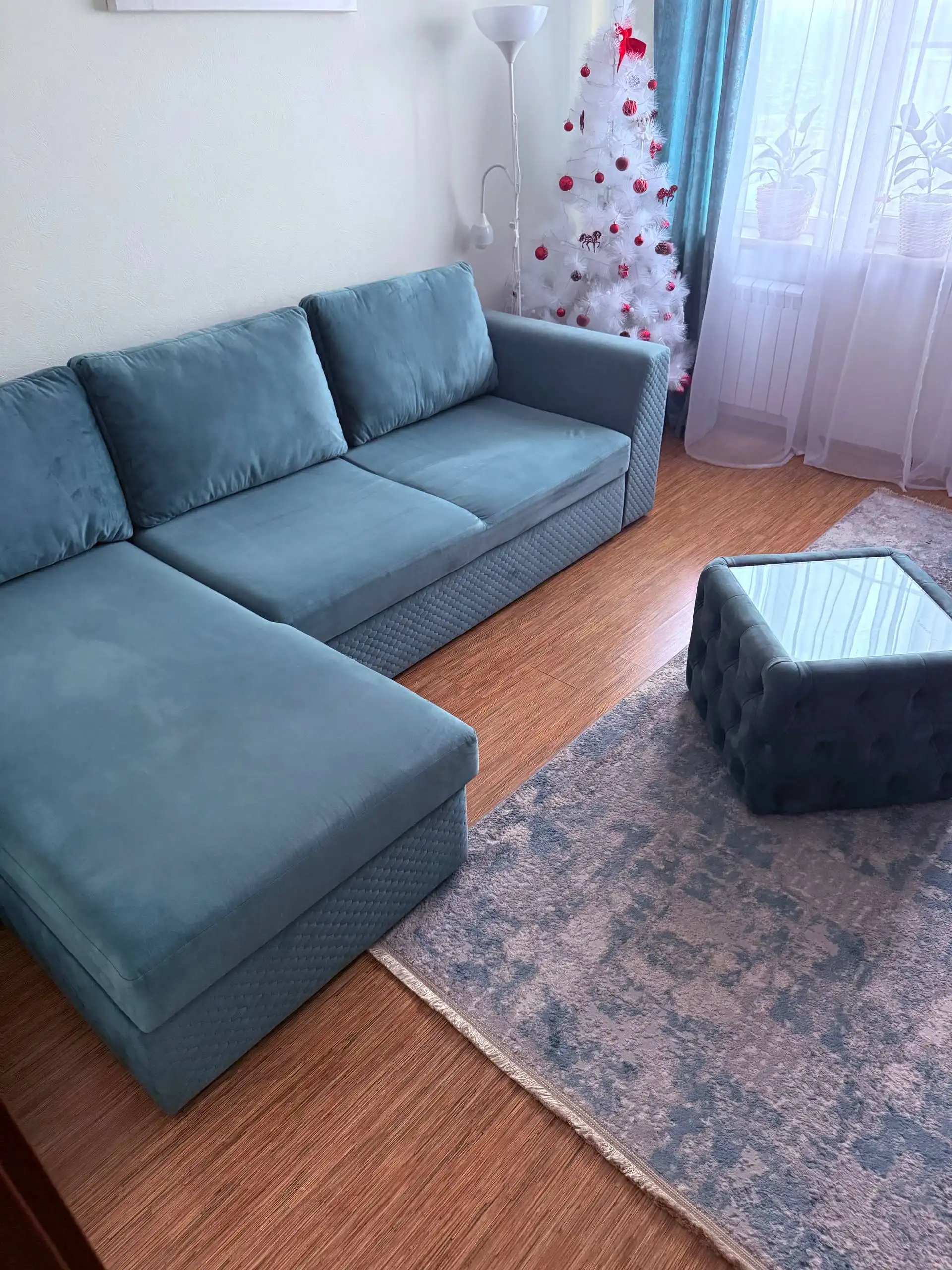 Большой угловой диван с пуфом-столом в бирюзовом цвете - Мебель (Для дома и дачи) в Балашиха