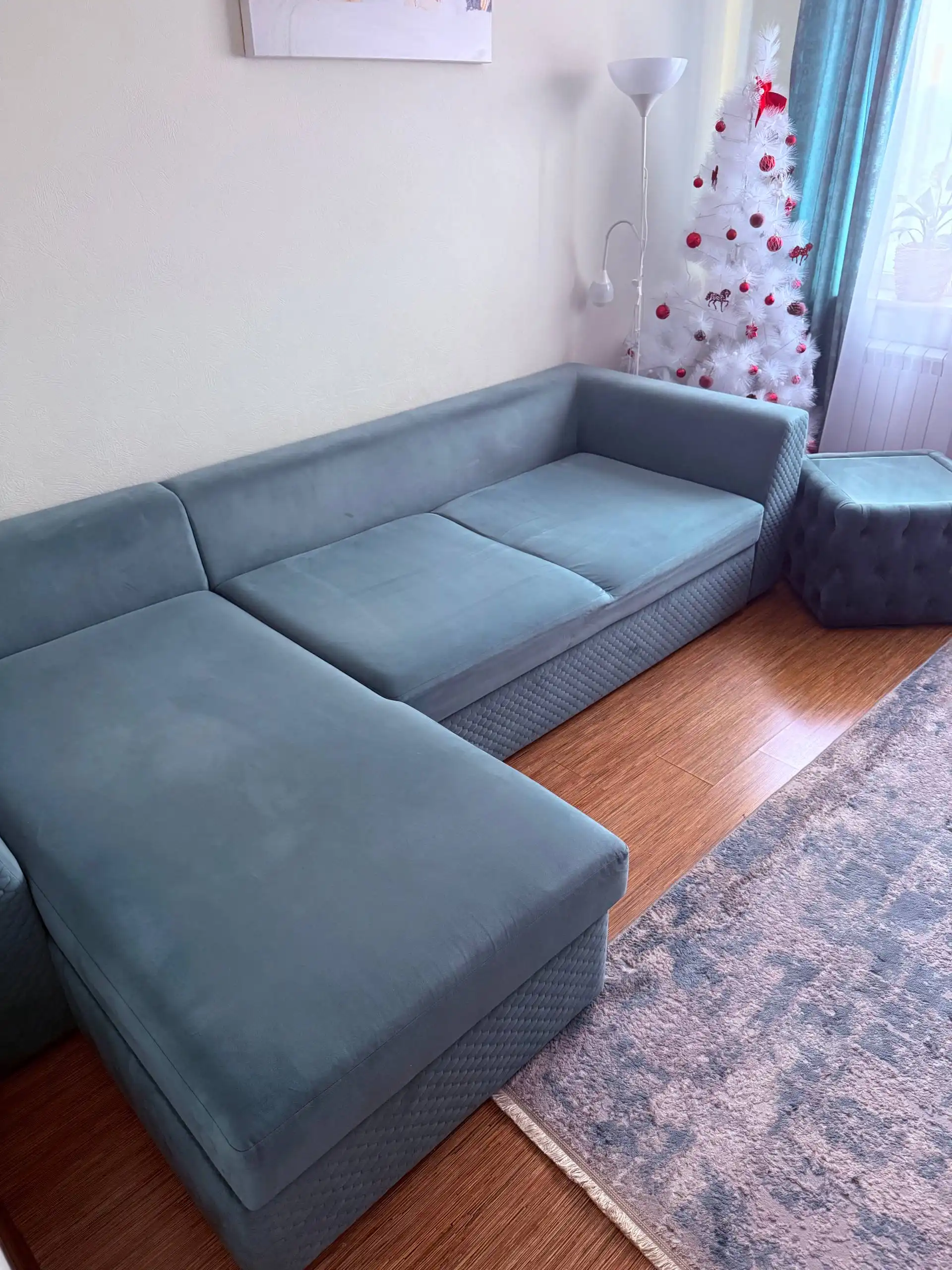 Большой угловой диван с пуфом-столом в бирюзовом цвете - Мебель (Для дома и дачи) в Балашиха