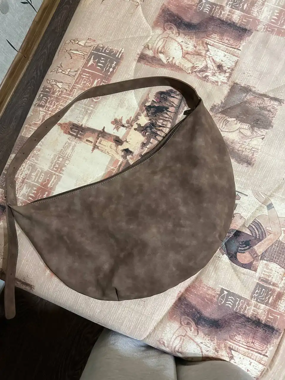 Замшевая женская сумка очень вместительная - Сумки и аксессуары (Одежда) в Балашиха