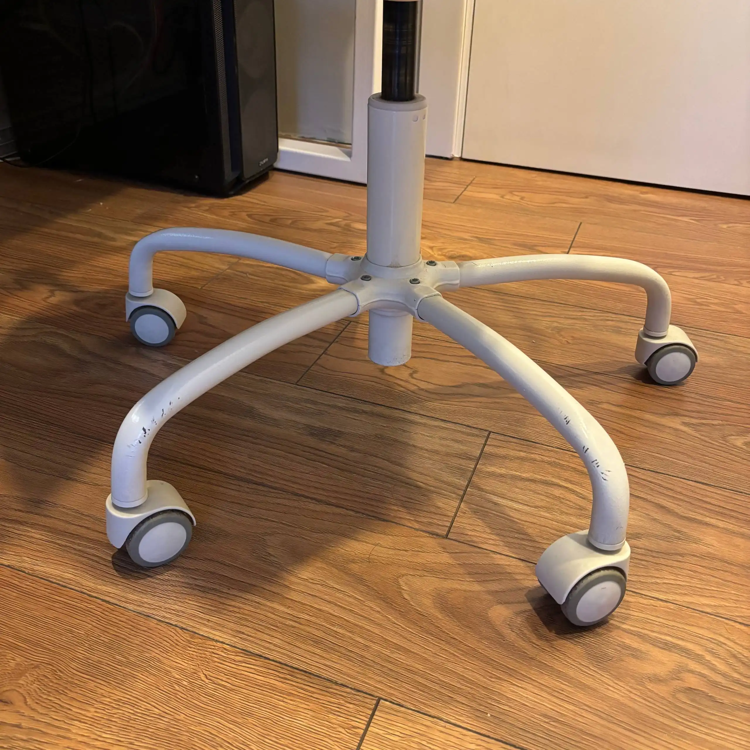 Плетеное кресло из Икеи с незначительными дефектами - Мебель (Барахолка) в Балашиха