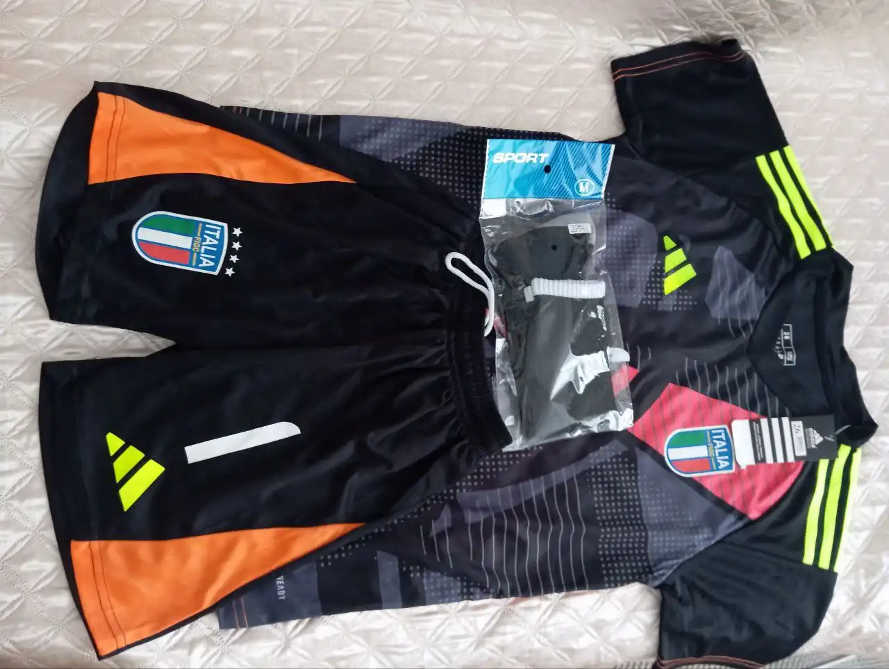 Футбольная форма для мальчика размер 26 - Спортивная одежда (Одежда) в Балашиха