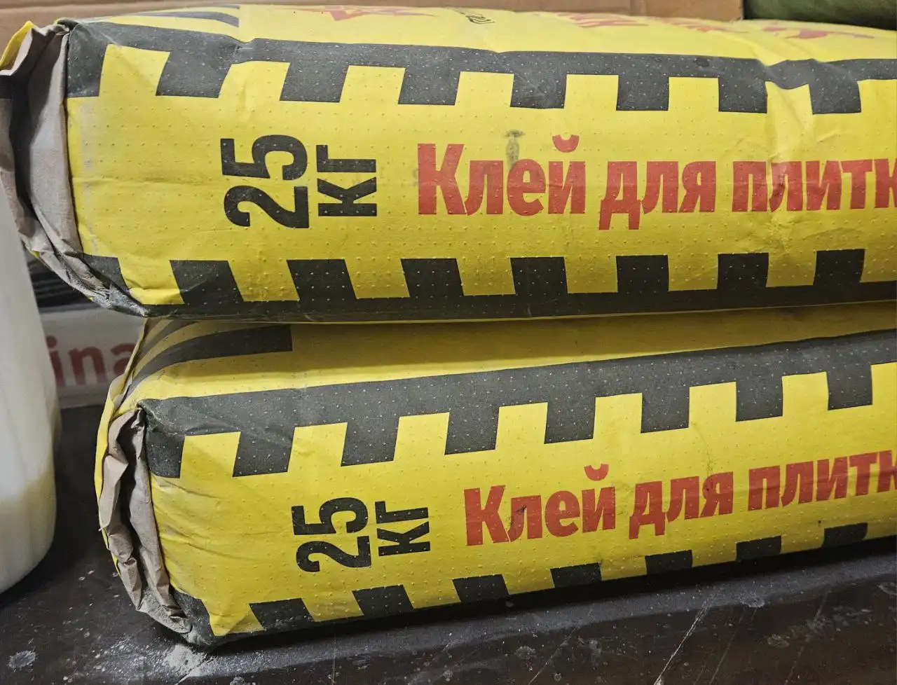 Клей для плитки 25 кг 2 мешка - Строительные материалы (Для дома и дачи) в Балашиха