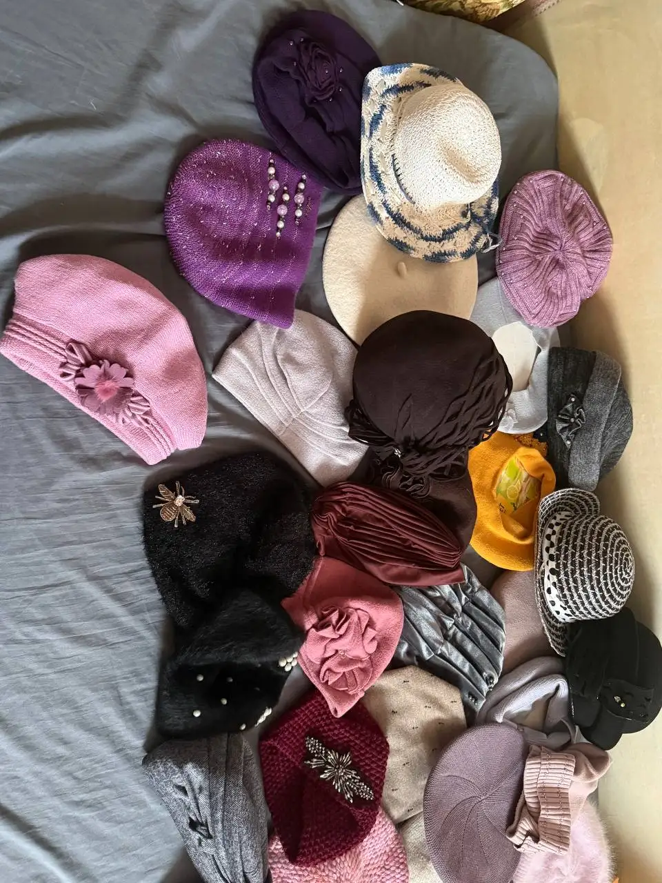 Женские головные уборы: шапки, шляпы, береты - Головные уборы (Одежда) в Балашиха