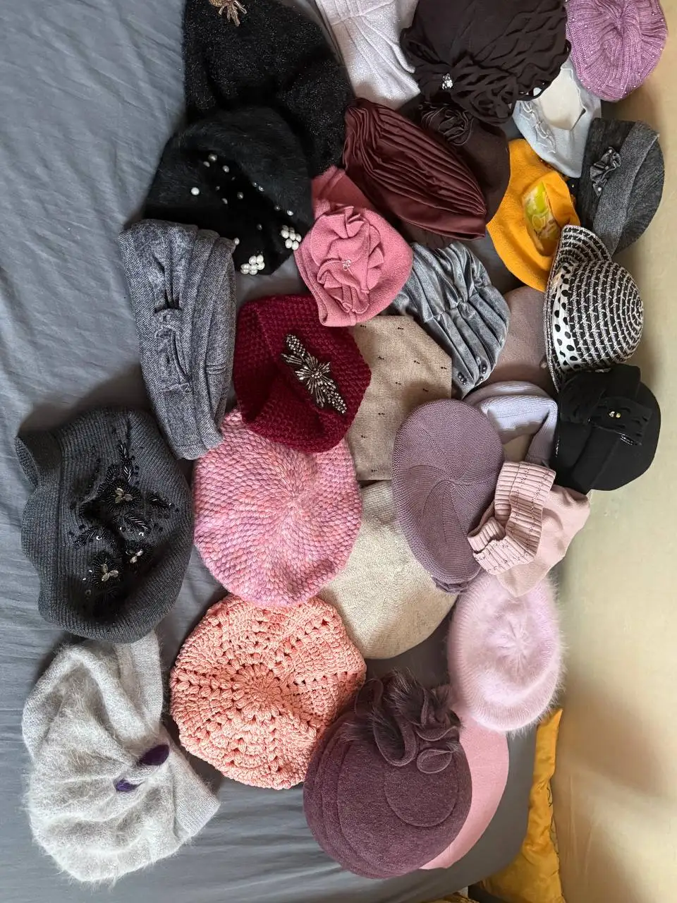 Женские головные уборы: шапки, шляпы, береты - Головные уборы (Одежда) в Балашиха