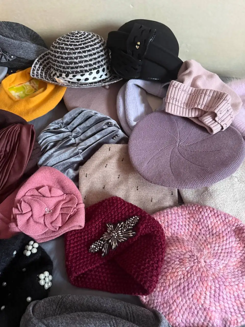 Женские головные уборы: шапки, шляпы, береты - Головные уборы (Одежда) в Балашиха