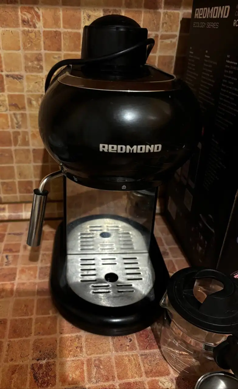 Кофеварка рожкового типа Redmond RCM-1521 - Кухонная техника (Электроника) в Балашиха