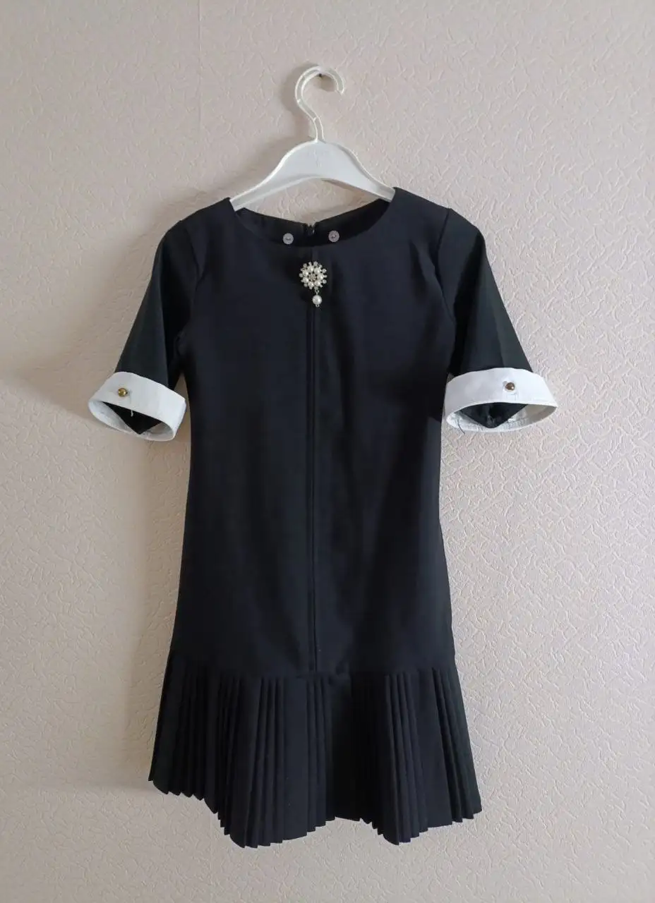 Школьное платье черное размер 128 см - Школьная форма (Одежда) в Балашиха