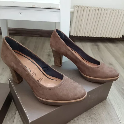 Новые туфли 37 размера - Нижнее белье/Носки в Балашиха