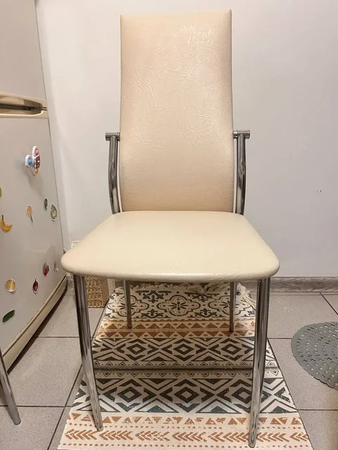 Три качественных кухонных стула с мягким сиденьем - Текстиль и швейные принадлежности в Балашиха