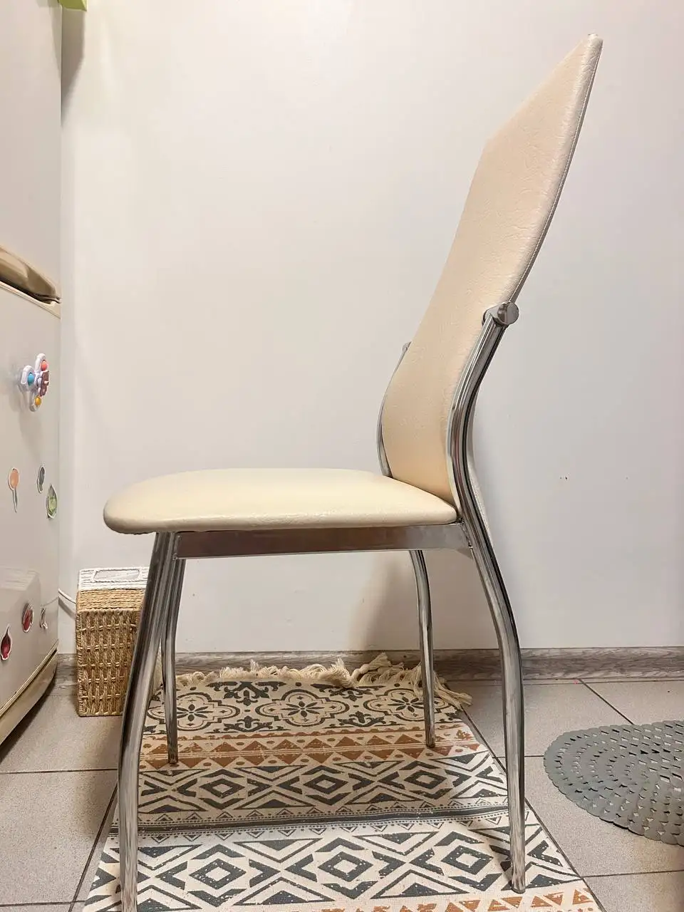 Три качественных кухонных стула с мягким сиденьем - Барахолка в Балашиха