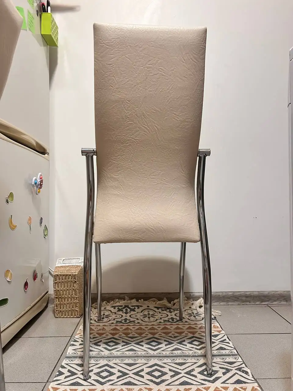 Три качественных кухонных стула с мягким сиденьем - Барахолка в Балашиха