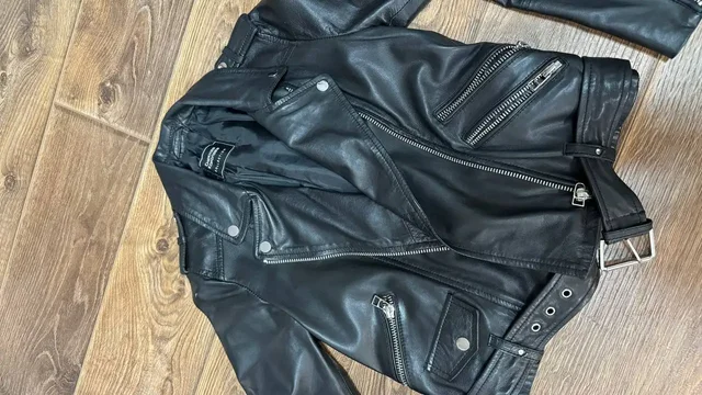 Брюки размер 42 в отличном состоянии - Худи в Балашиха