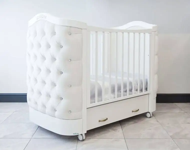 Кровать с матрасом и комод из массива - Мебель (Для дома и дачи) в Балашиха