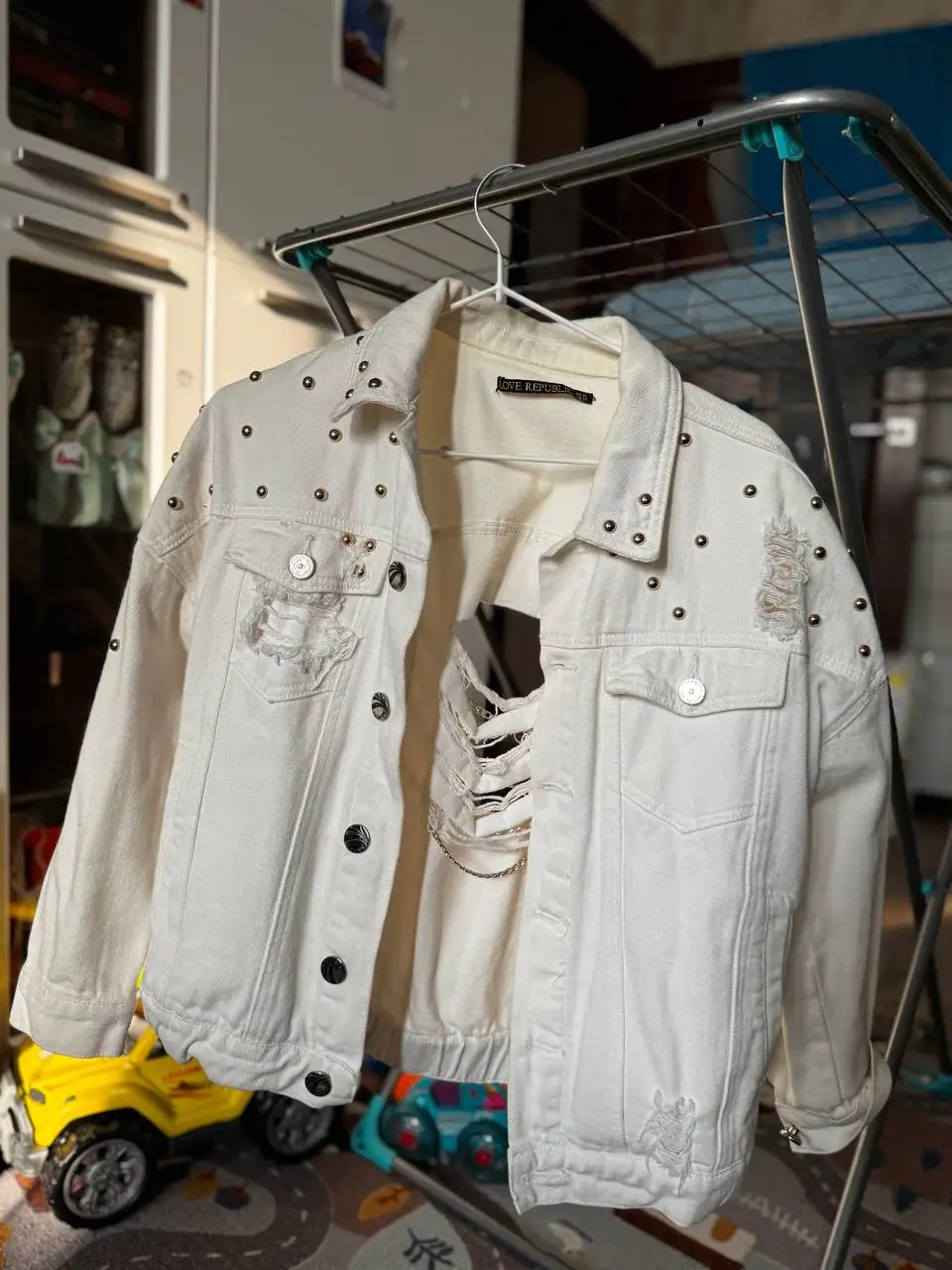 Утепленная голубая куртка и белая куртка - Куртки (Одежда) в Балашиха