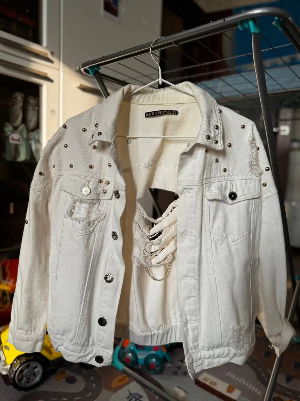 Утепленная голубая куртка и белая куртка - Куртки (Одежда) в Балашиха