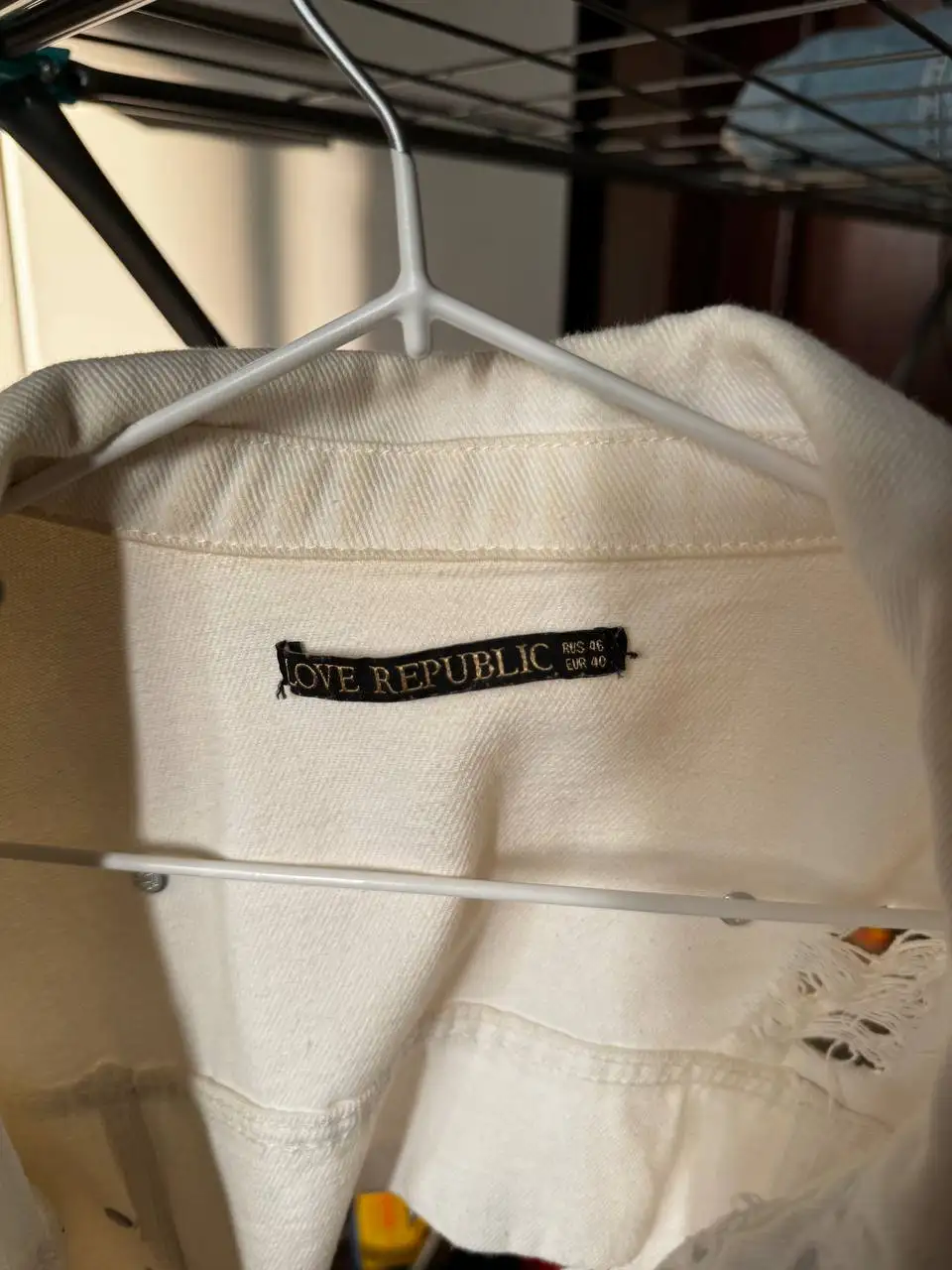 Утепленная голубая куртка и белая куртка - Куртки (Одежда) в Балашиха