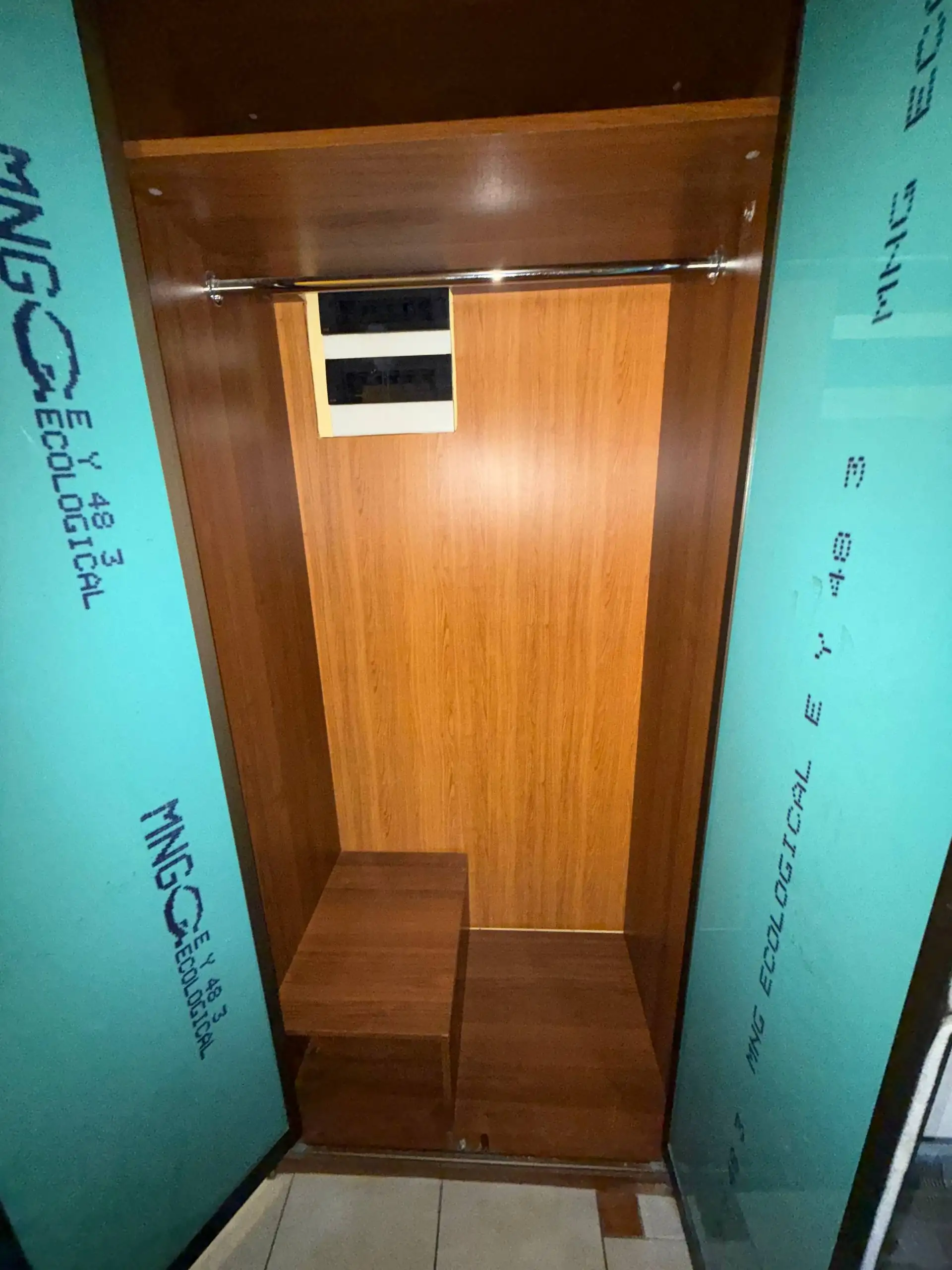 Продам двухстворчатый распашной шкаф - Мебель (Для дома и дачи) в Балашиха