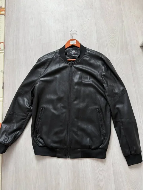 Мужская черная кожаная куртка размер L - Одежда в Балашиха