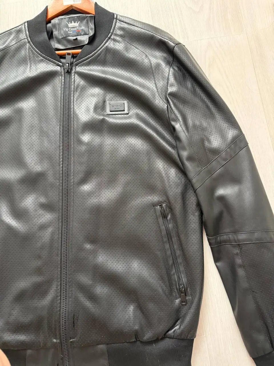 Мужская черная кожаная куртка размер L - Куртки (Одежда) в Балашиха