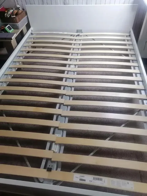 Кровать без матраса 200x140 - Ювелирные изделия в Балашиха