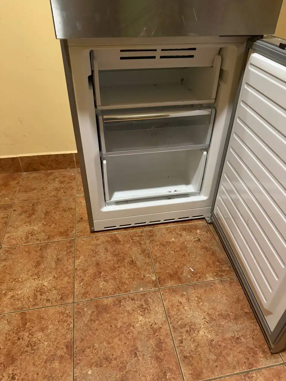 Холодильник BOSCH с бонусной техникой - Холодильники (Для дома и дачи) в Балашиха