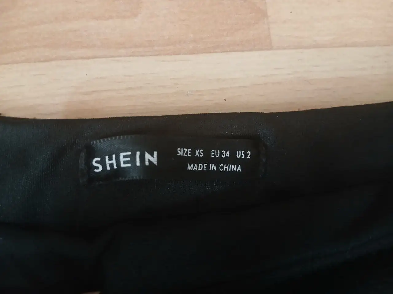 Продам платья от SHEIN и H&M и юбку MOHITO - Женская одежда (Одежда) в Балашиха