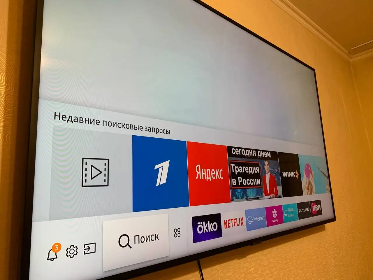 Телевизор 55 дюймов с подставкой и кронштейном - Телевизоры (Электроника) в Балашиха