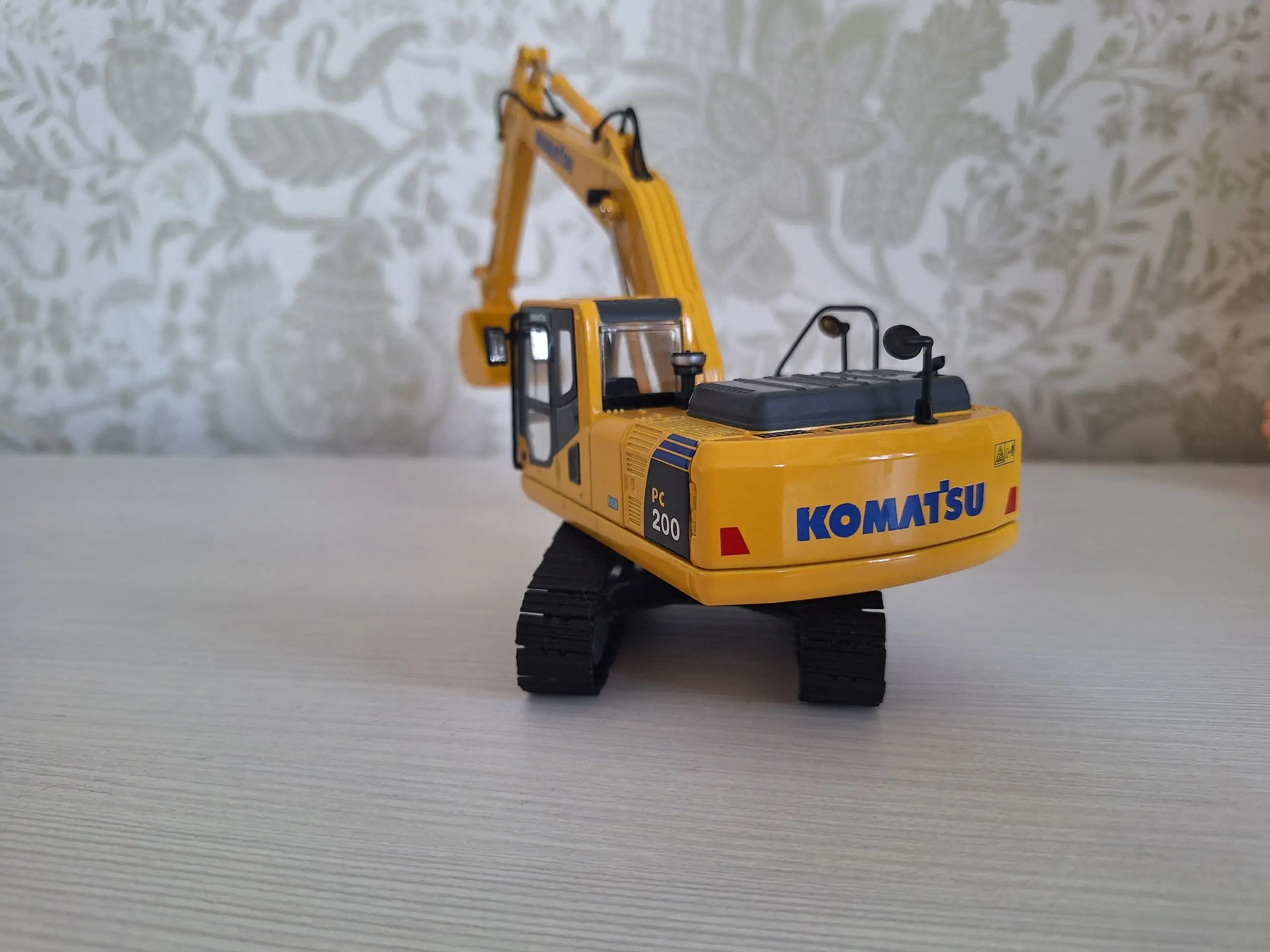 Коллекционная модель экскаватора Komatsu PC200 - Моделизм (Хобби и отдых) в Балашиха