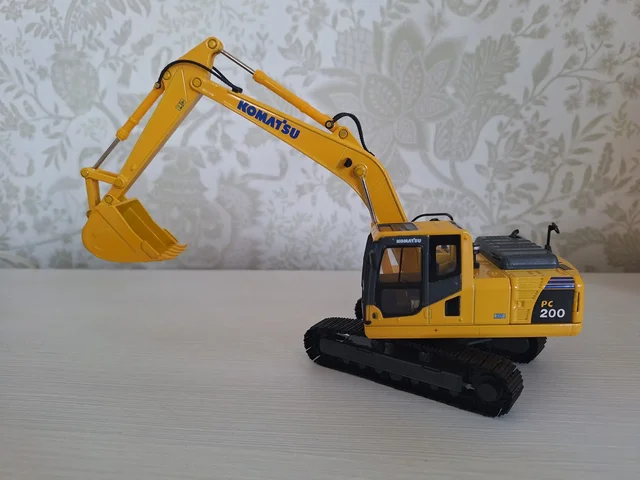 Коллекционная модель экскаватора Komatsu PC200 - Товары для животных в Балашиха
