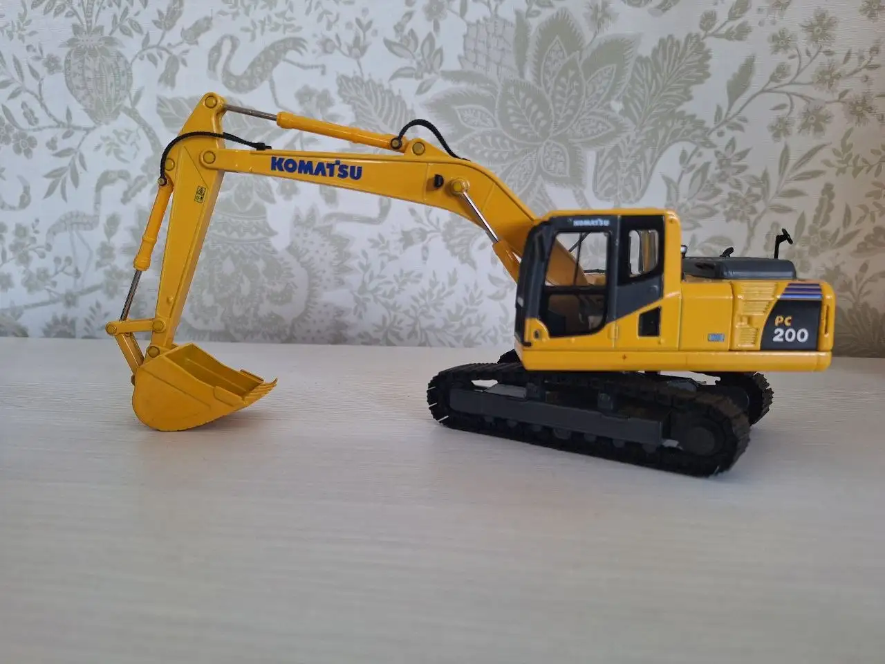 Коллекционная модель экскаватора Komatsu PC200 - Барахолка в Балашиха