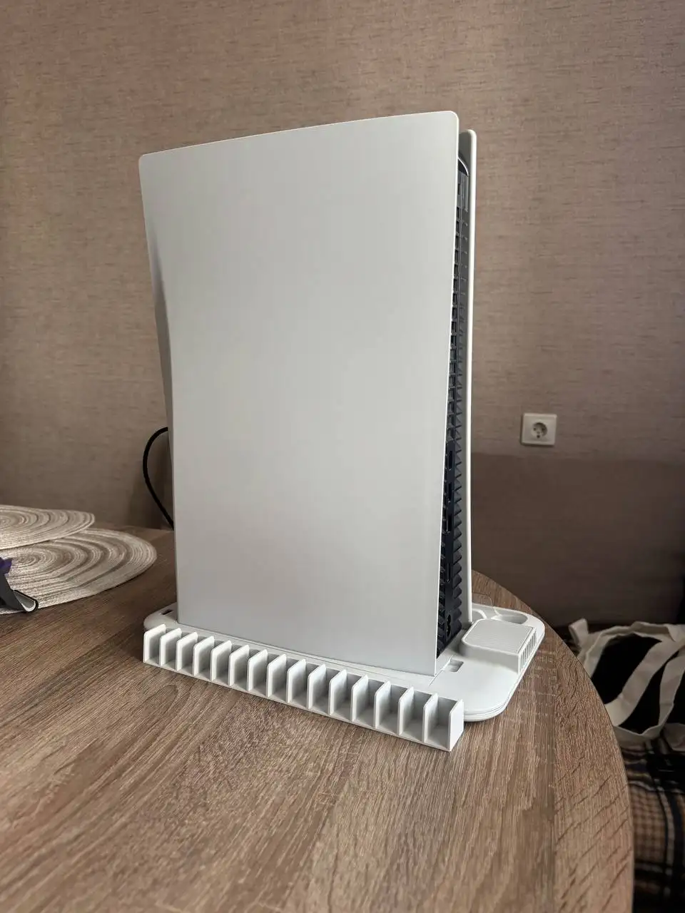 Продам PlayStation 5 1TB с двумя геймпадами и подставкой - Игры и приставки (Электроника) в Балашиха