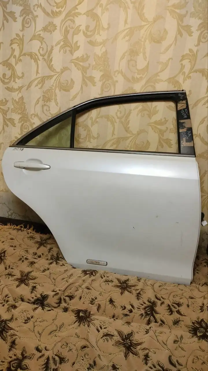 Продам заднюю правую дверь на Toyota Camry 40 - Кузовные детали (Запчасти) в Балашиха