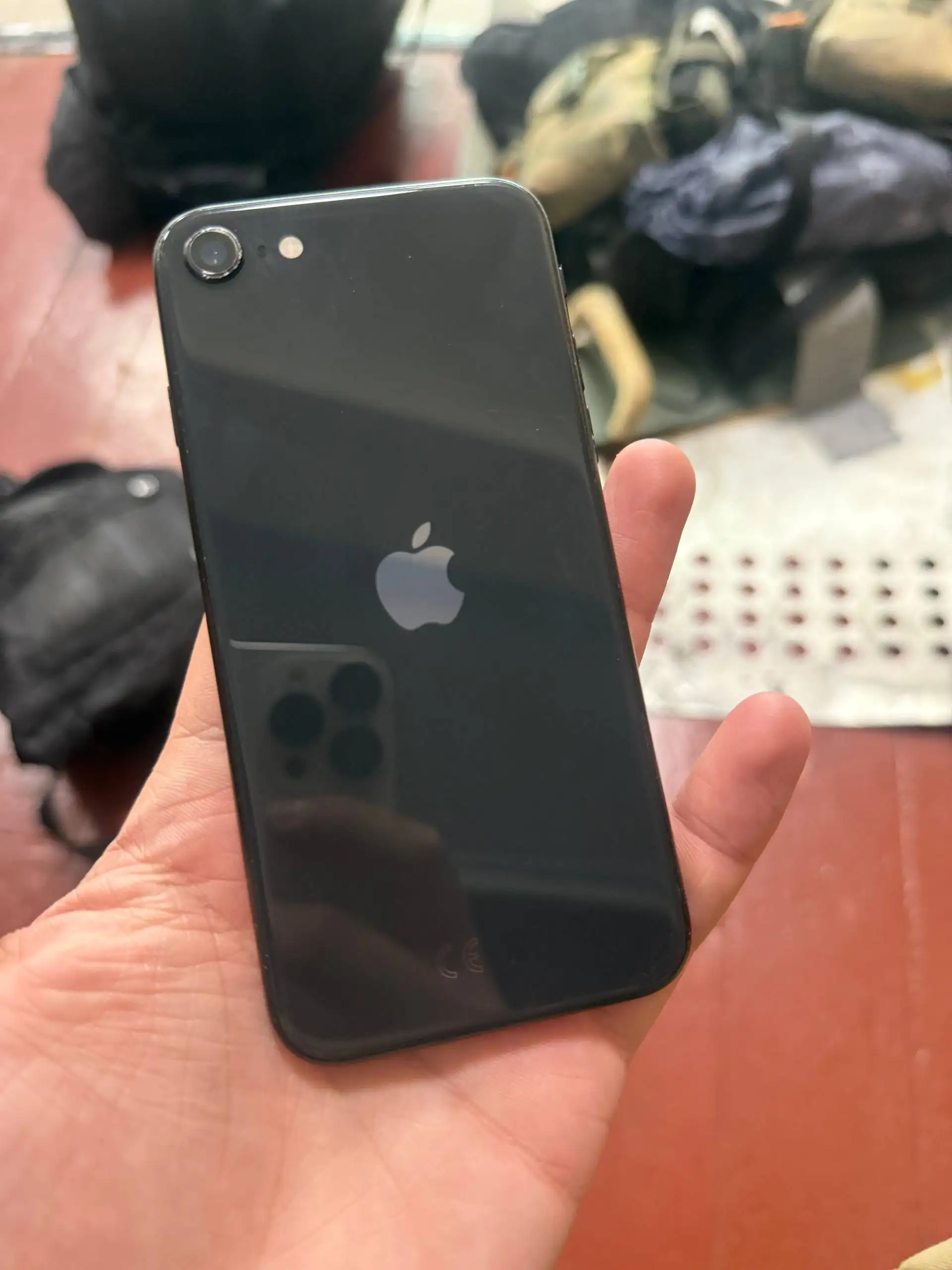 Айфон SE 2022 64GB с дефектом камеры - Смартфоны (Электроника) в Балашиха