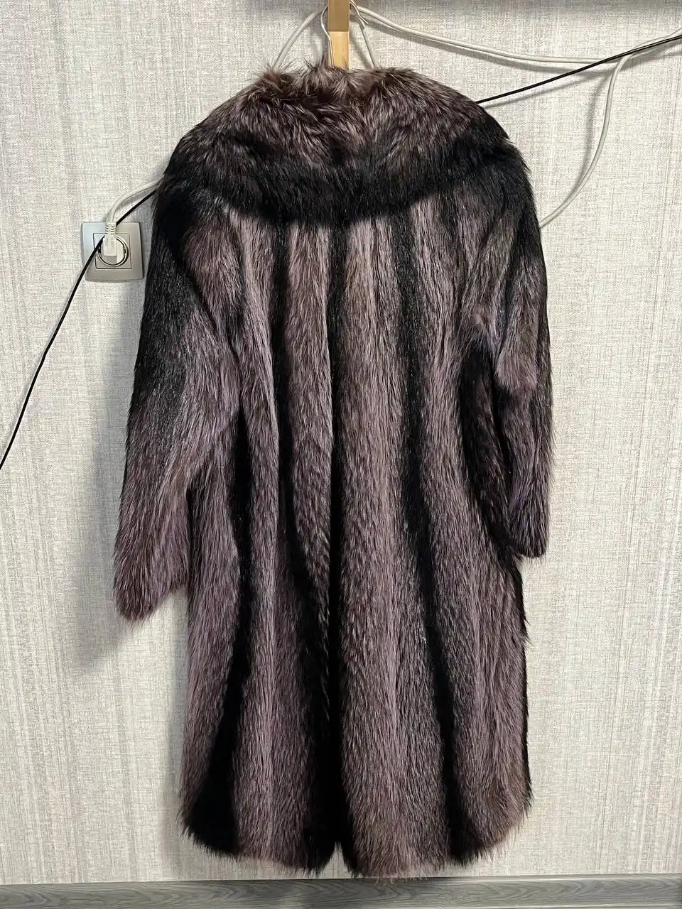 Продам две натуральные шубы