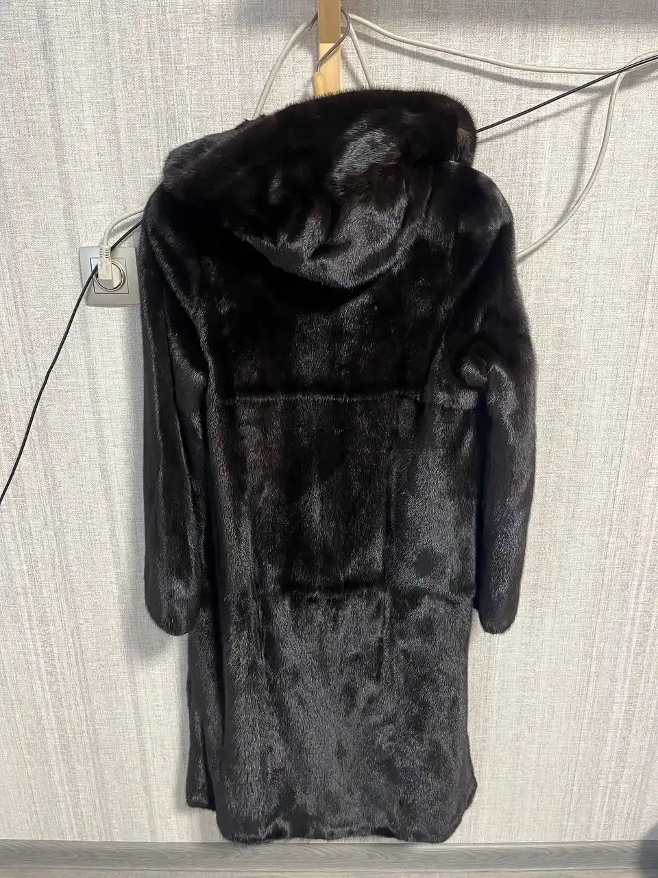 Продам две натуральные шубы