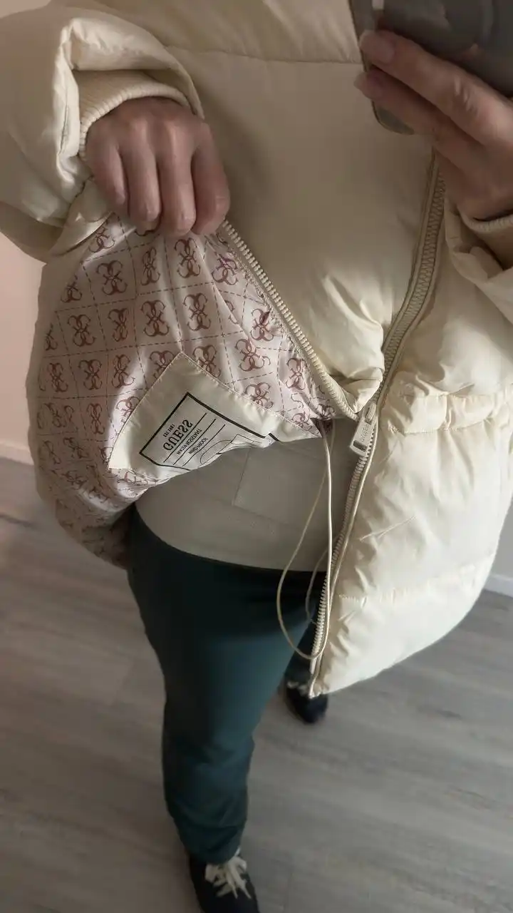 Новая куртка GUESS размер L