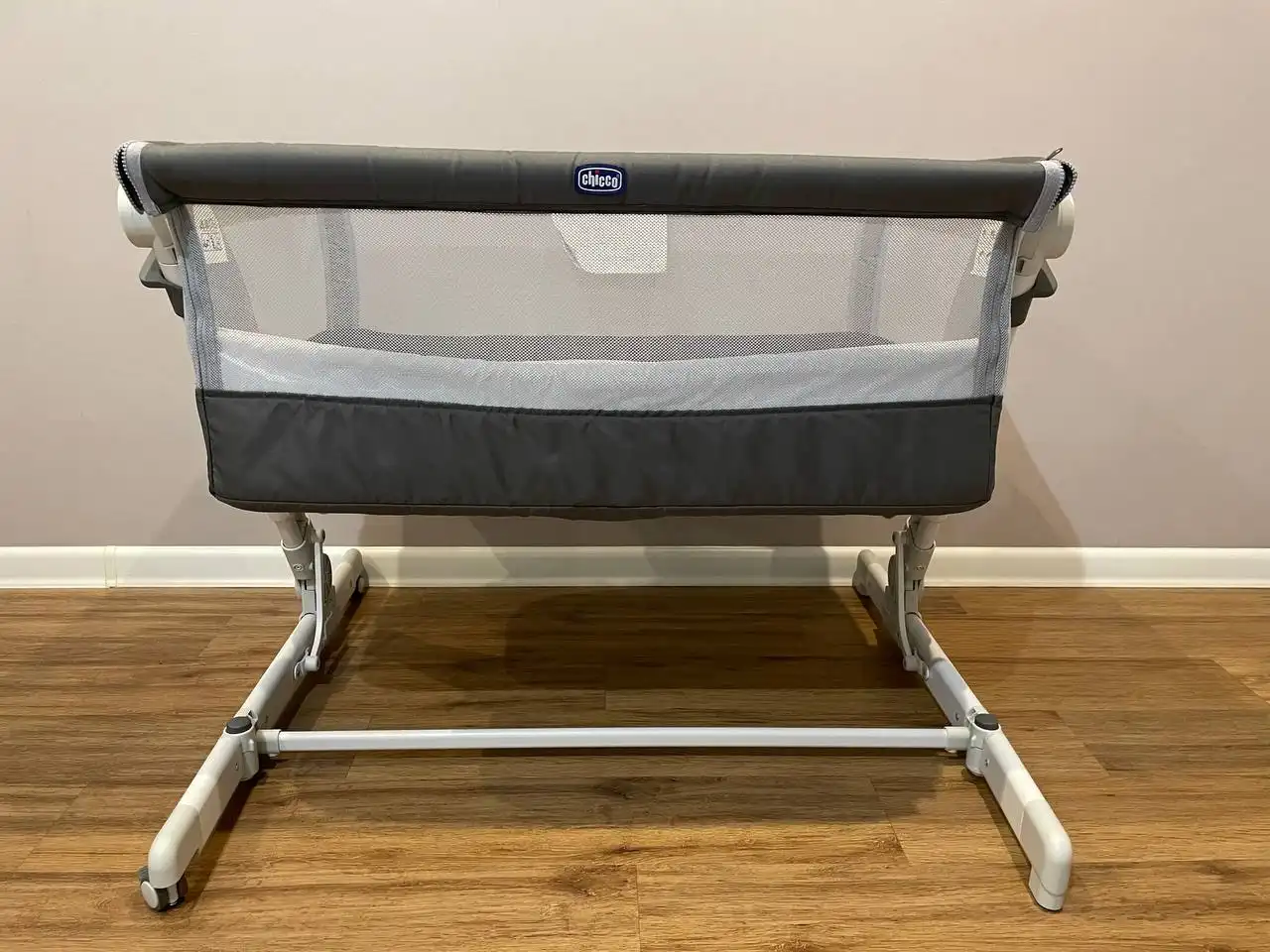 Продам приставную кроватку колыбель Chicco