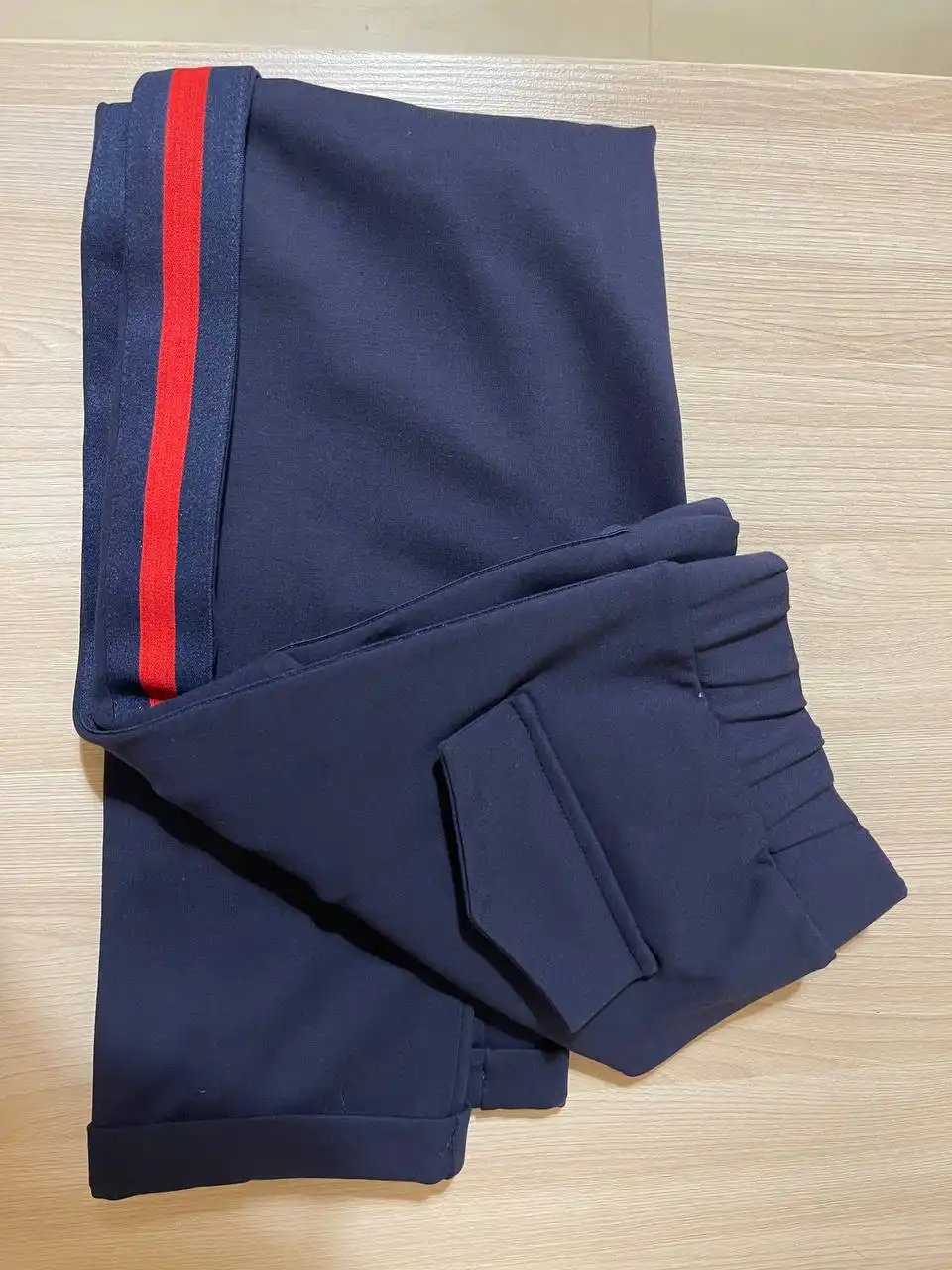 Продажа новых брюк из премиального трикотажа