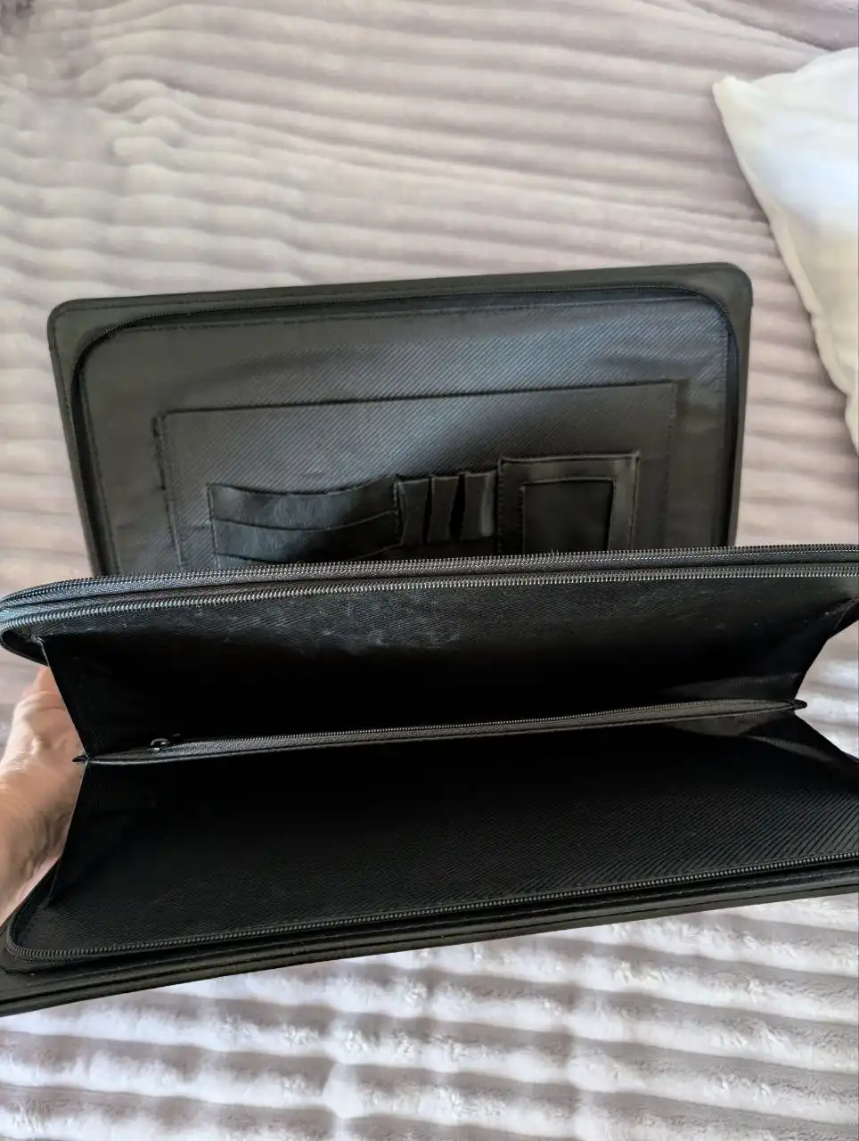 Папка из натуральной кожи для офиса и учебы с отделениями