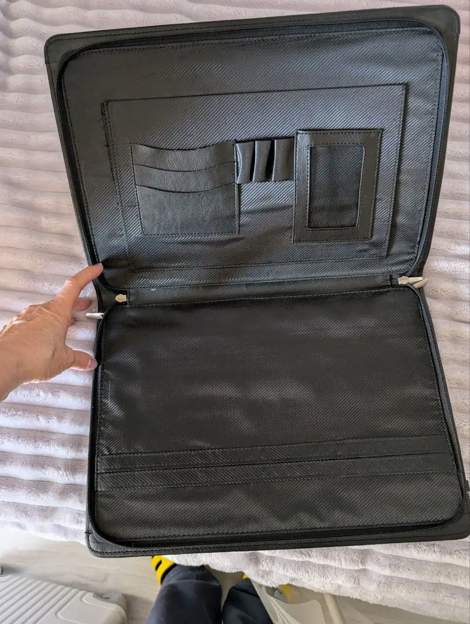 Папка из натуральной кожи для офиса и учебы с отделениями