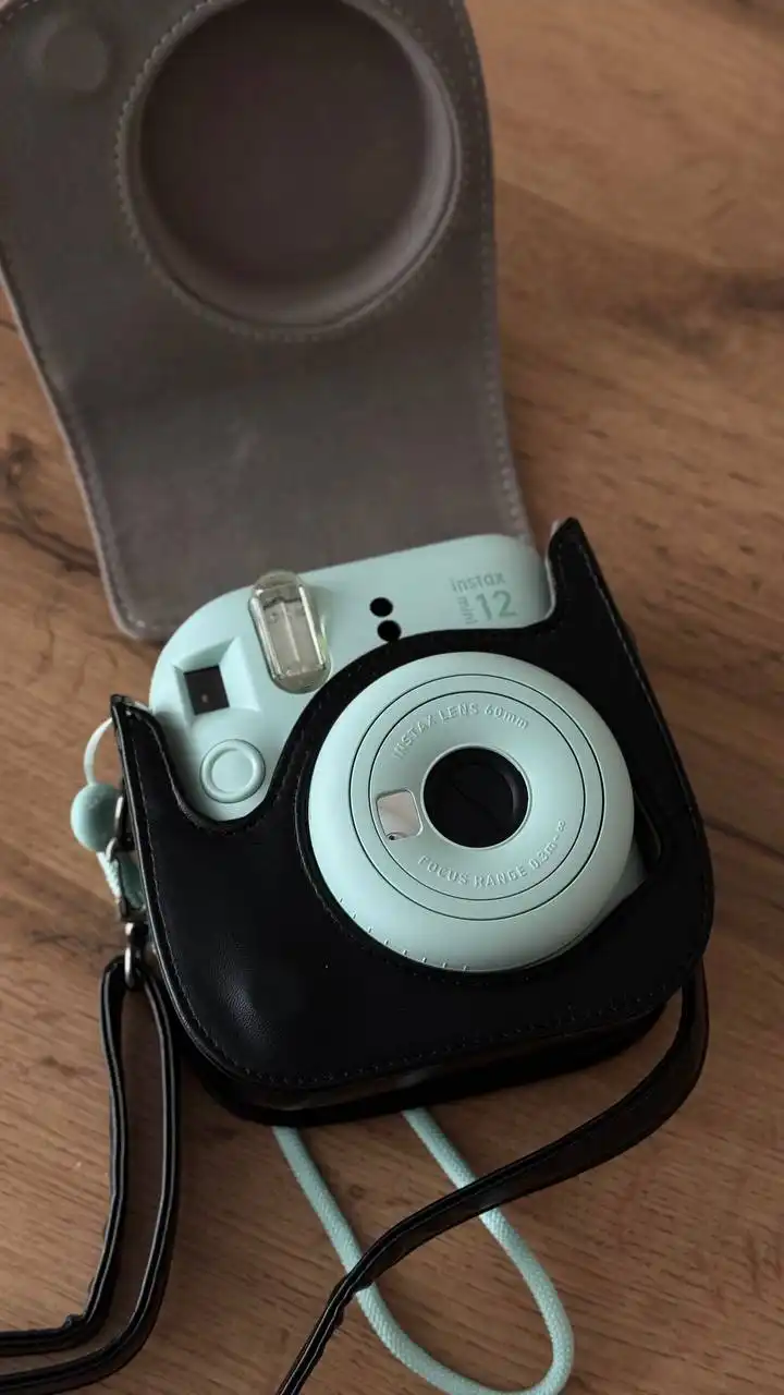 Фотоаппарат Instax Mini 12 в идеальном состоянии