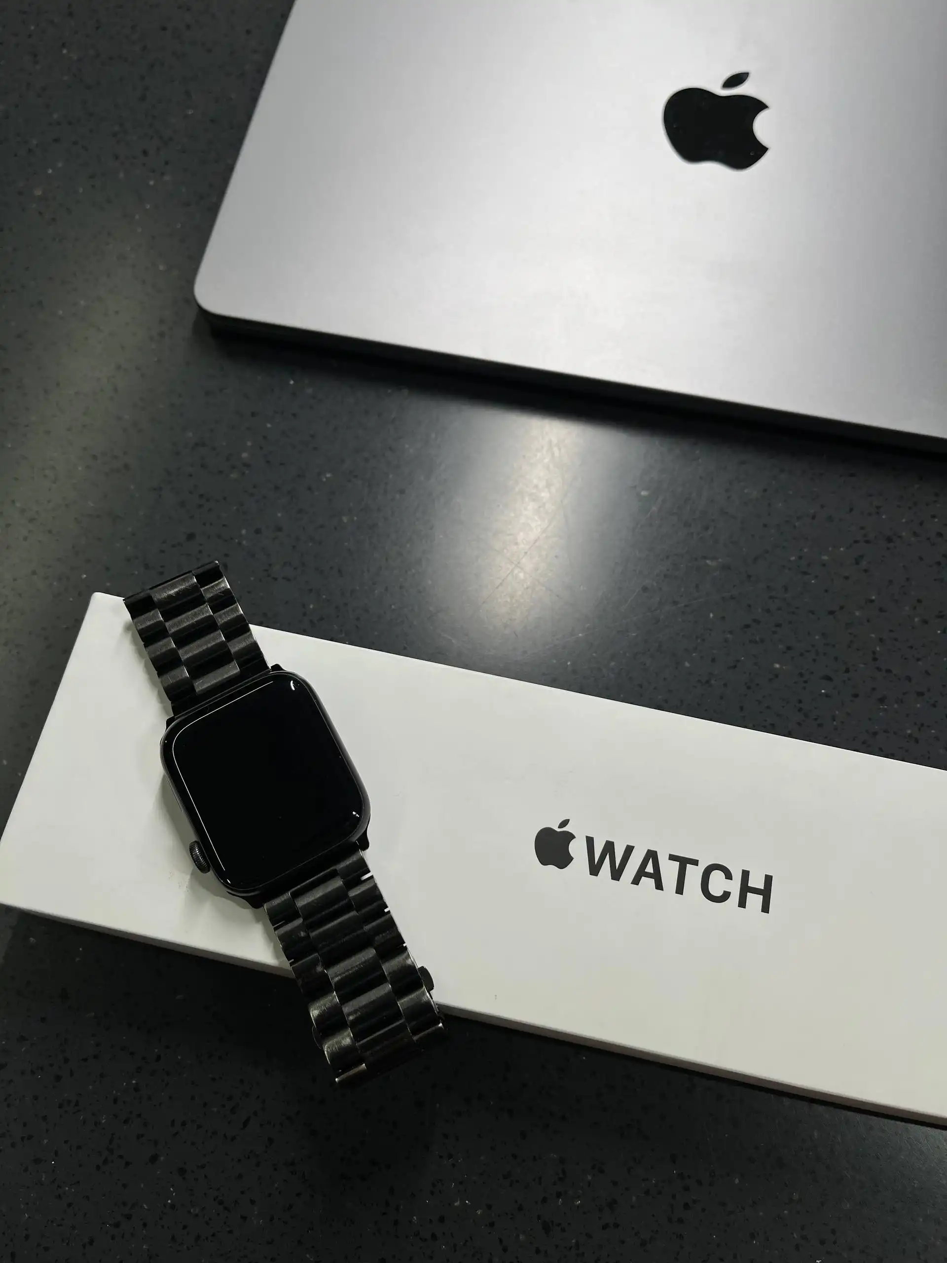 Продам Apple Watch SE 44mm в отличном состоянии