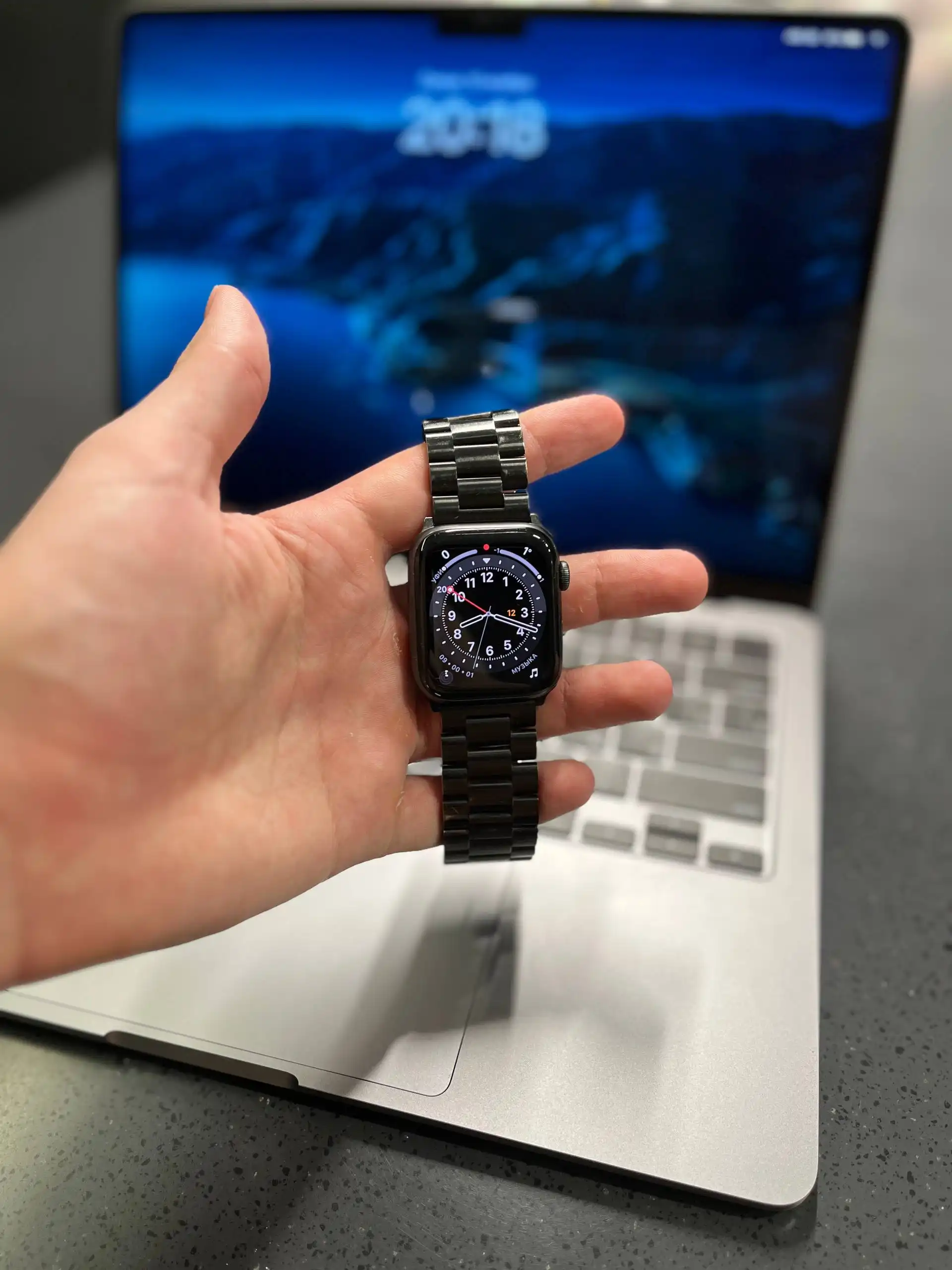 Продам Apple Watch SE 44mm в отличном состоянии