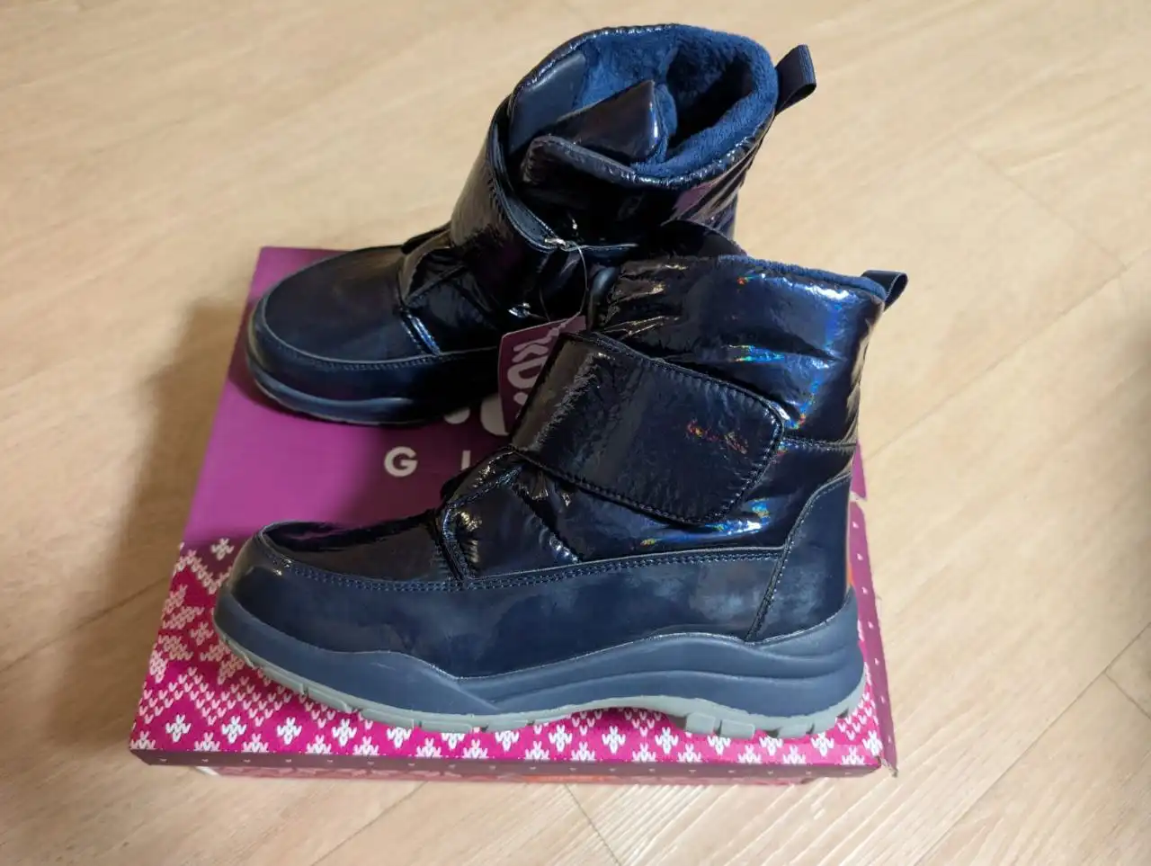 Продам новые зимние ботинки размер 37