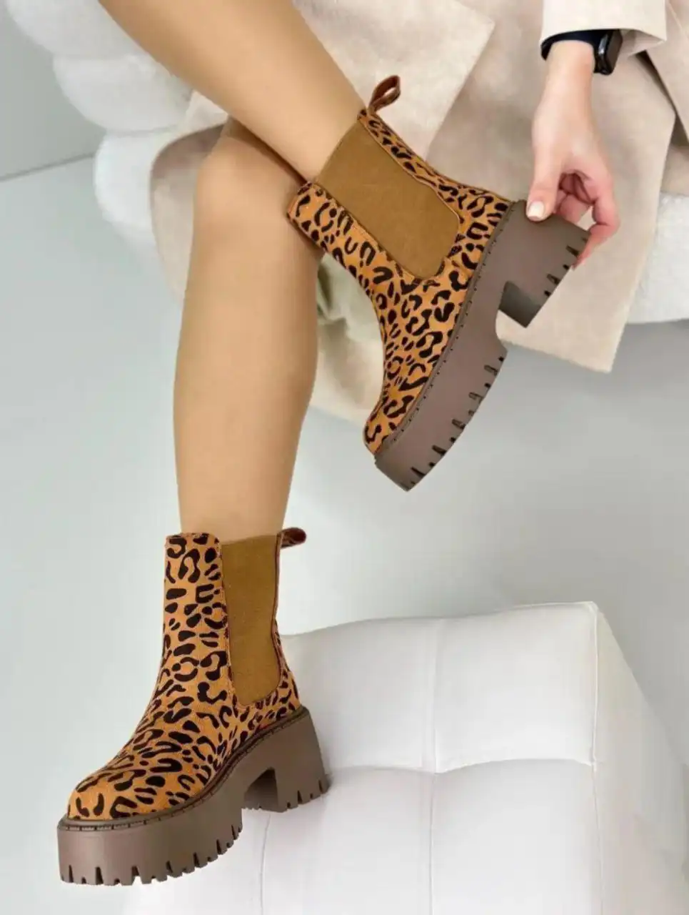 Женские зимние ботинки из замши