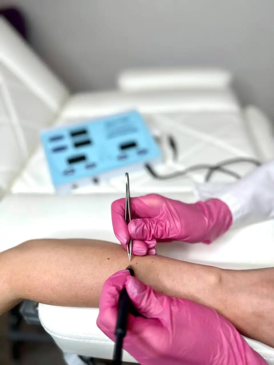 Электроэпиляция и депиляция воском