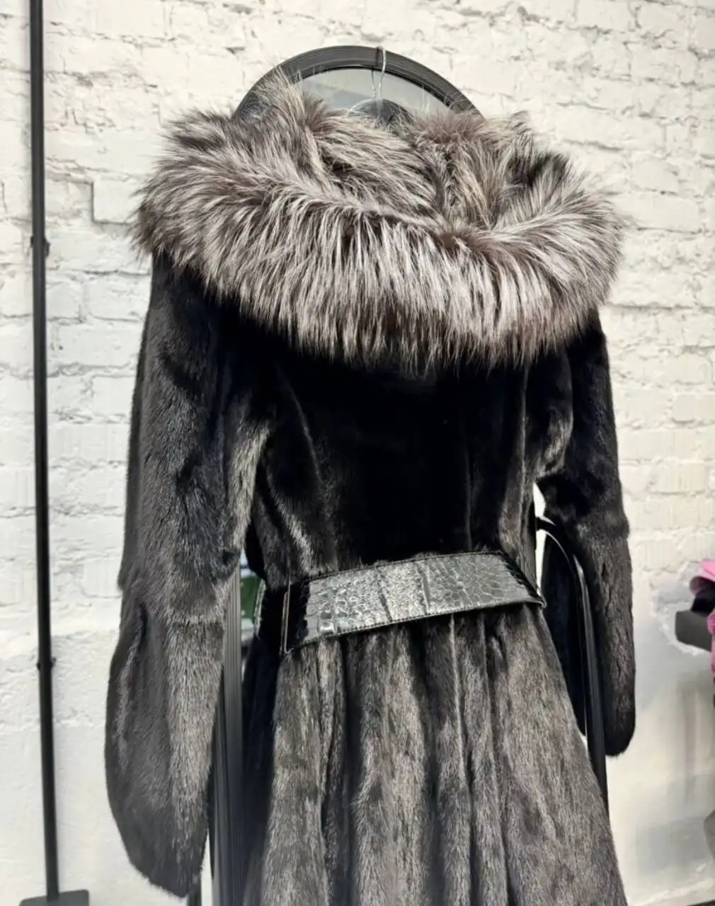 Продам шубку и пуховик в идеальном состоянии